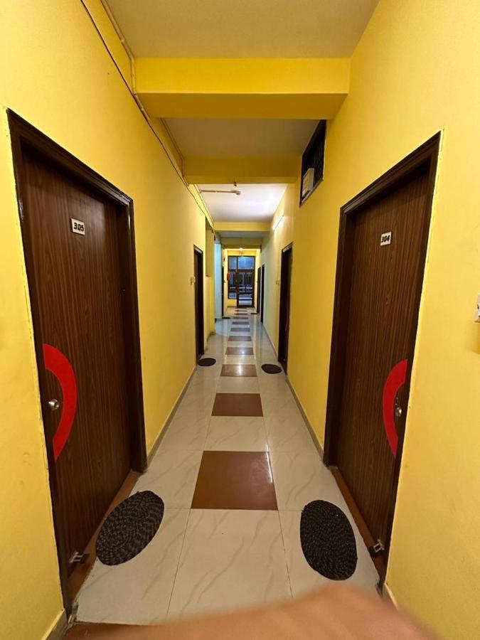 Hotel Aparajita Varanasi Luaran gambar