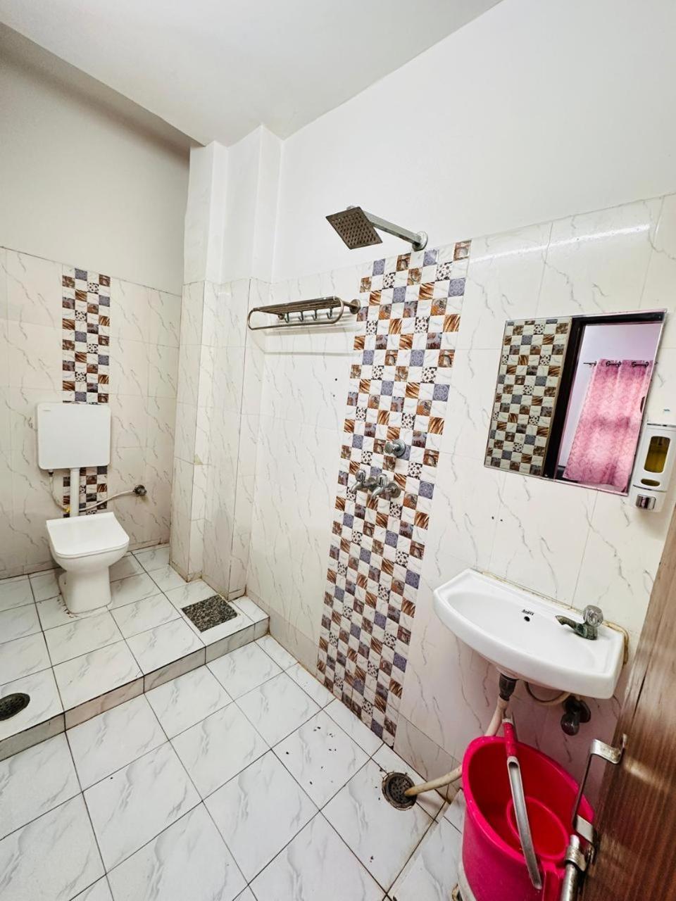 Hotel Aparajita Varanasi Luaran gambar