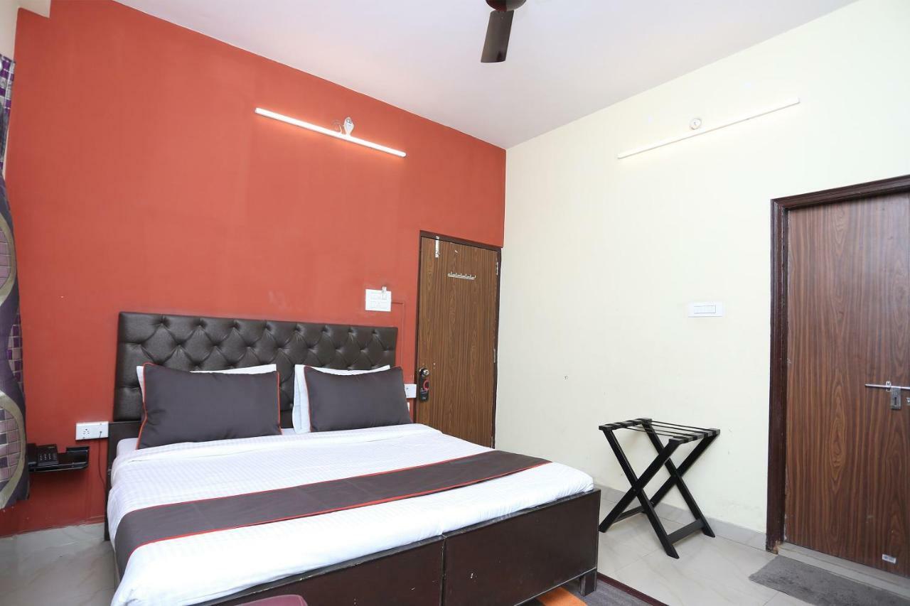 Hotel Aparajita Varanasi Luaran gambar