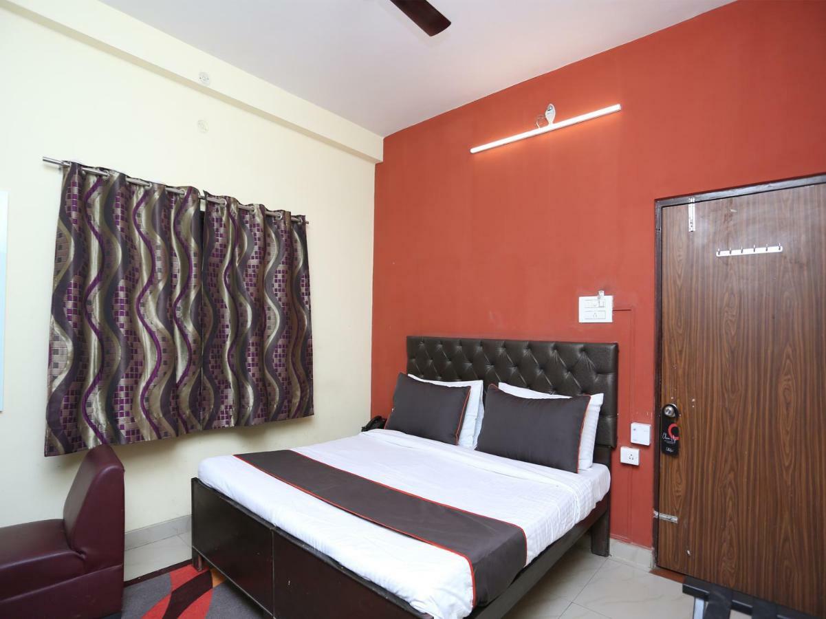 Hotel Aparajita Varanasi Luaran gambar