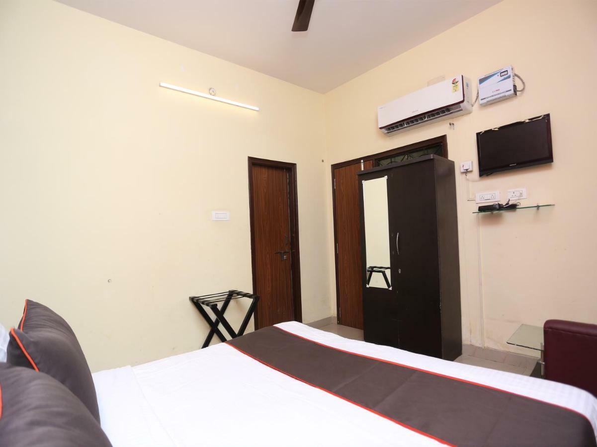 Hotel Aparajita Varanasi Luaran gambar