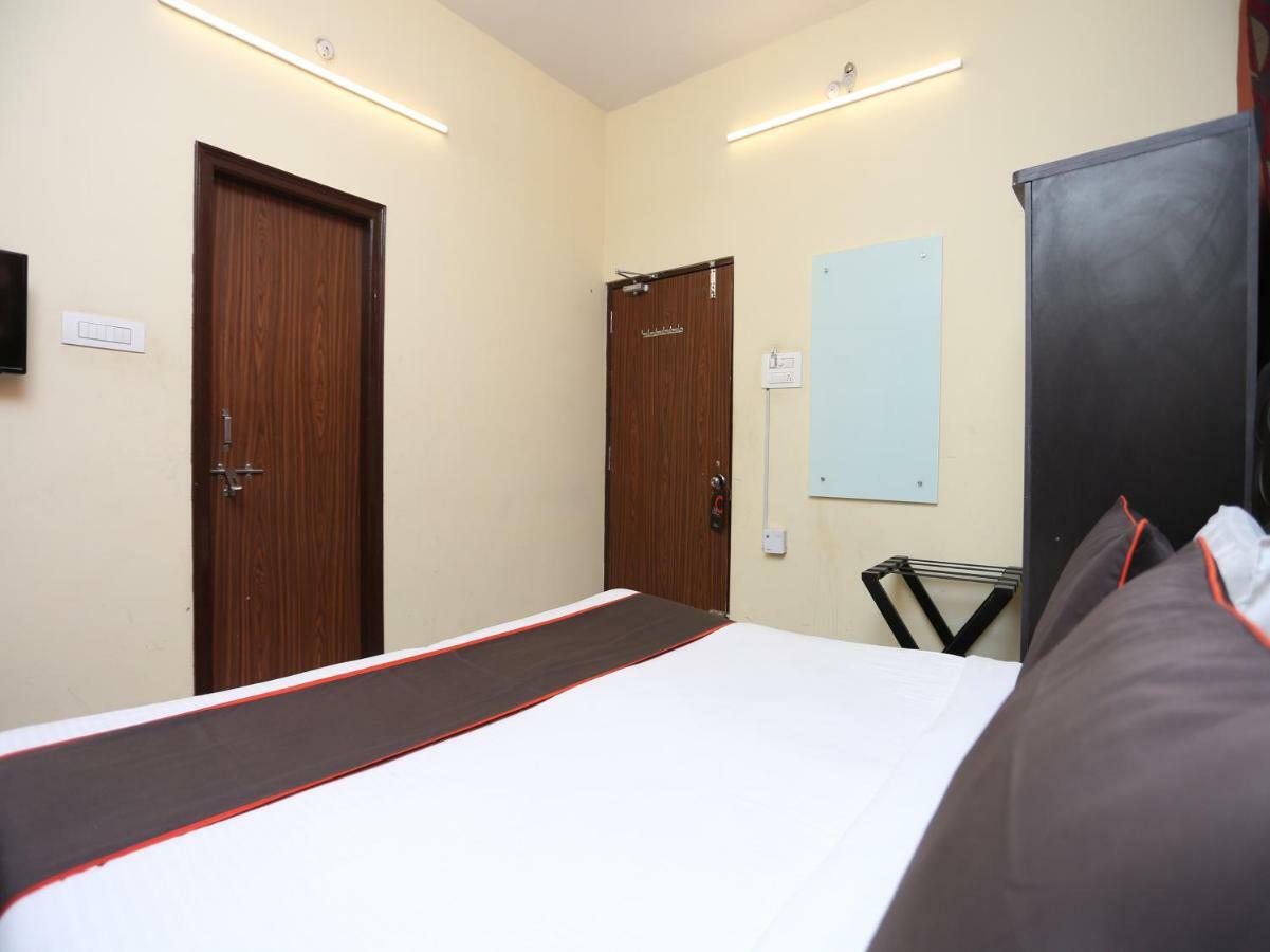 Hotel Aparajita Varanasi Luaran gambar